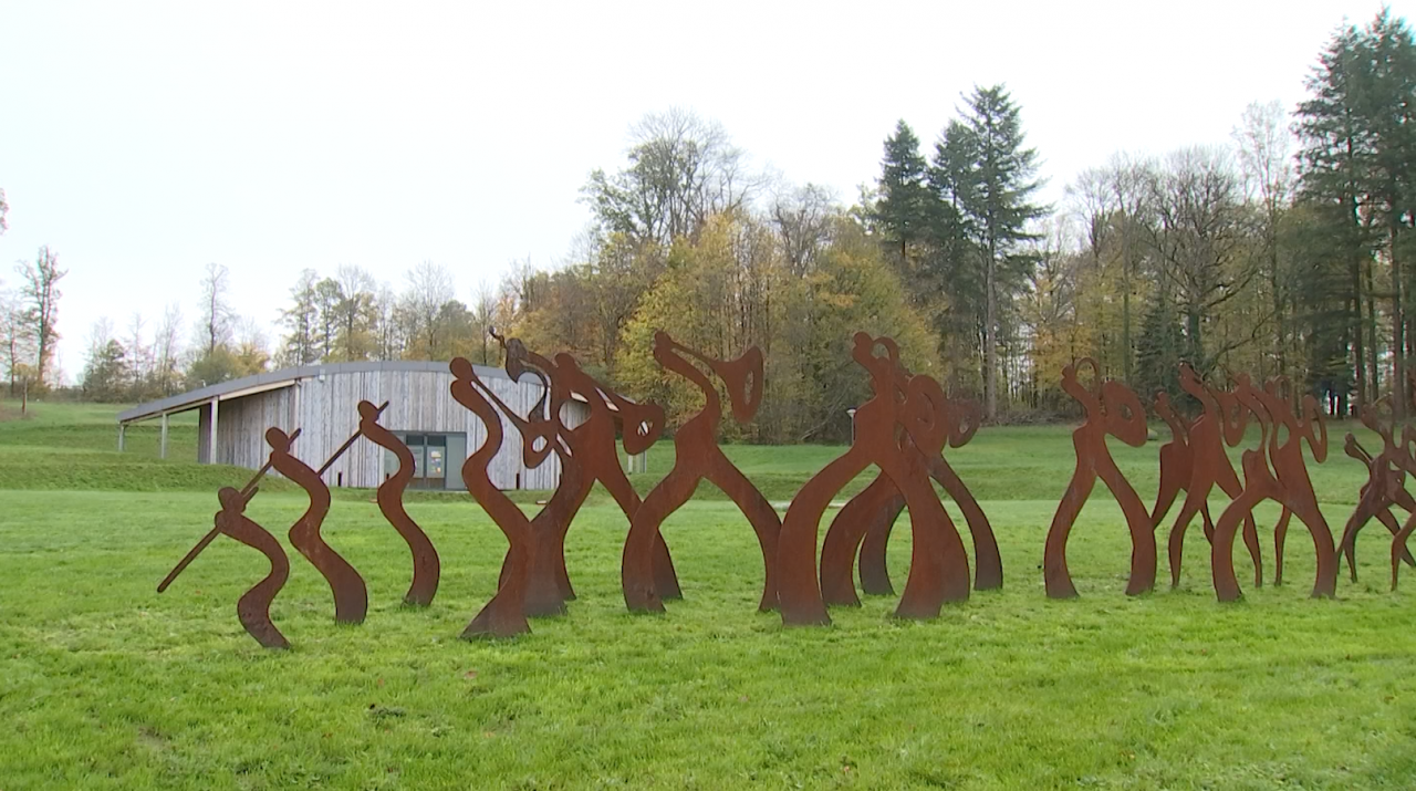 Tintigny : un monument aux vivants dans le parc du château de Rossignol