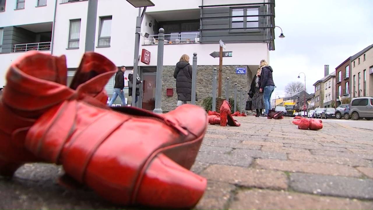 Vielsalm: des chaussures rouges pour symboliser la violence faite aux femmes