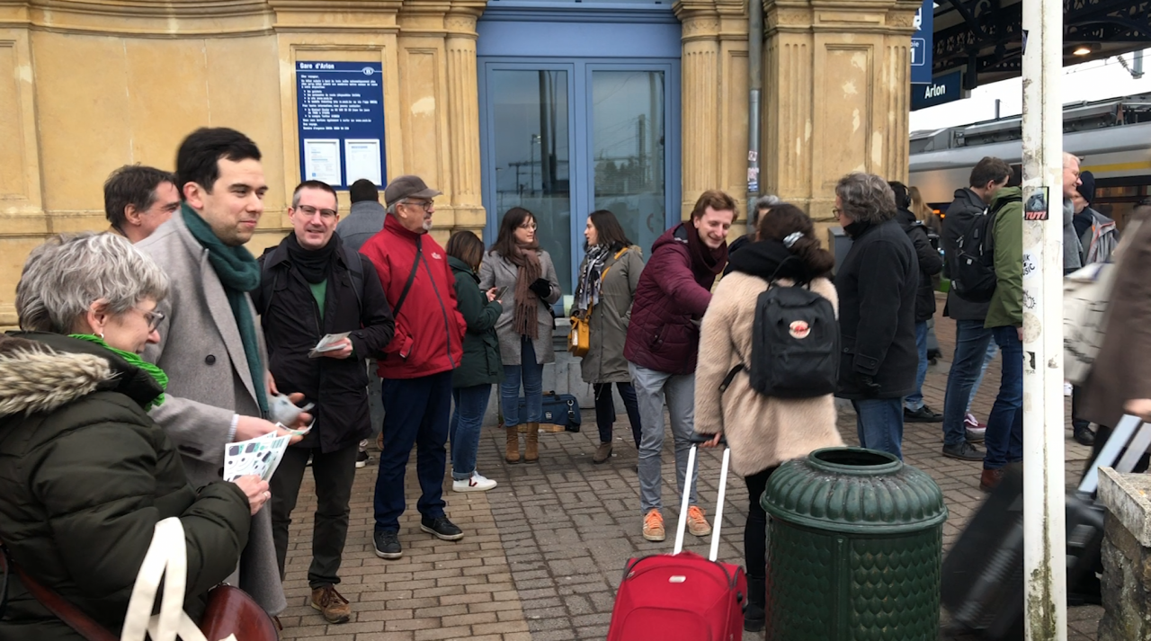 Arlon : Ecolo rencontre les étudiants sur le quai de gare