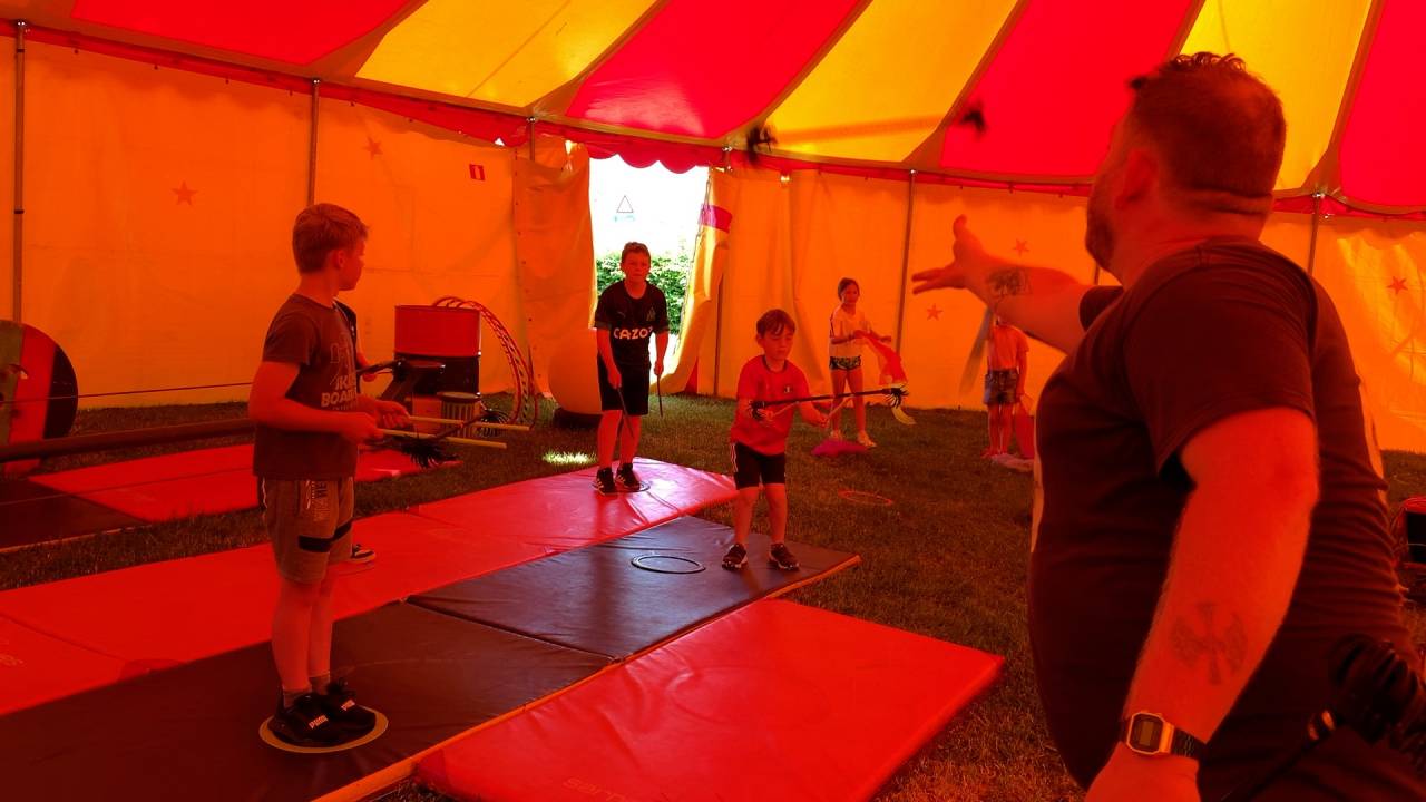 Ecole de Fontenoille : une semaine à l'école du cirque