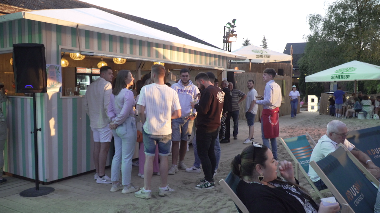 Une plage et un restaurant éphémère à Bastogne