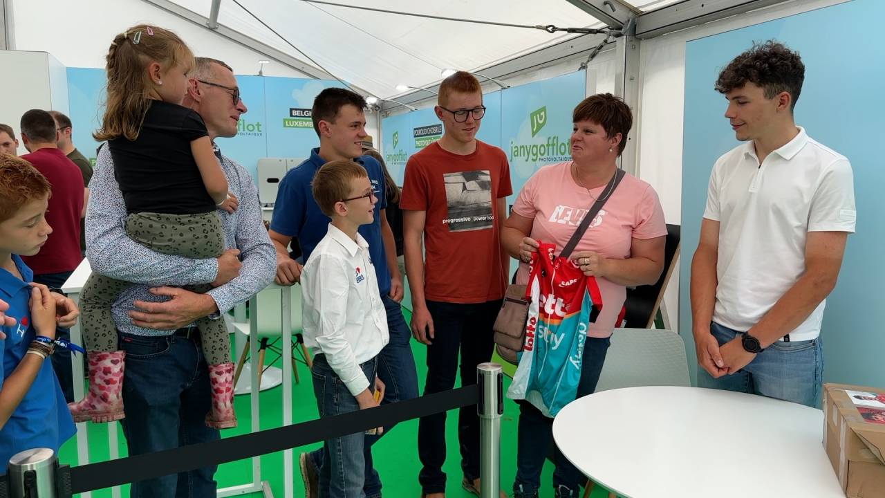 Le taureau de Lescheret, Arnaud De Lie, en dédicace à la foire