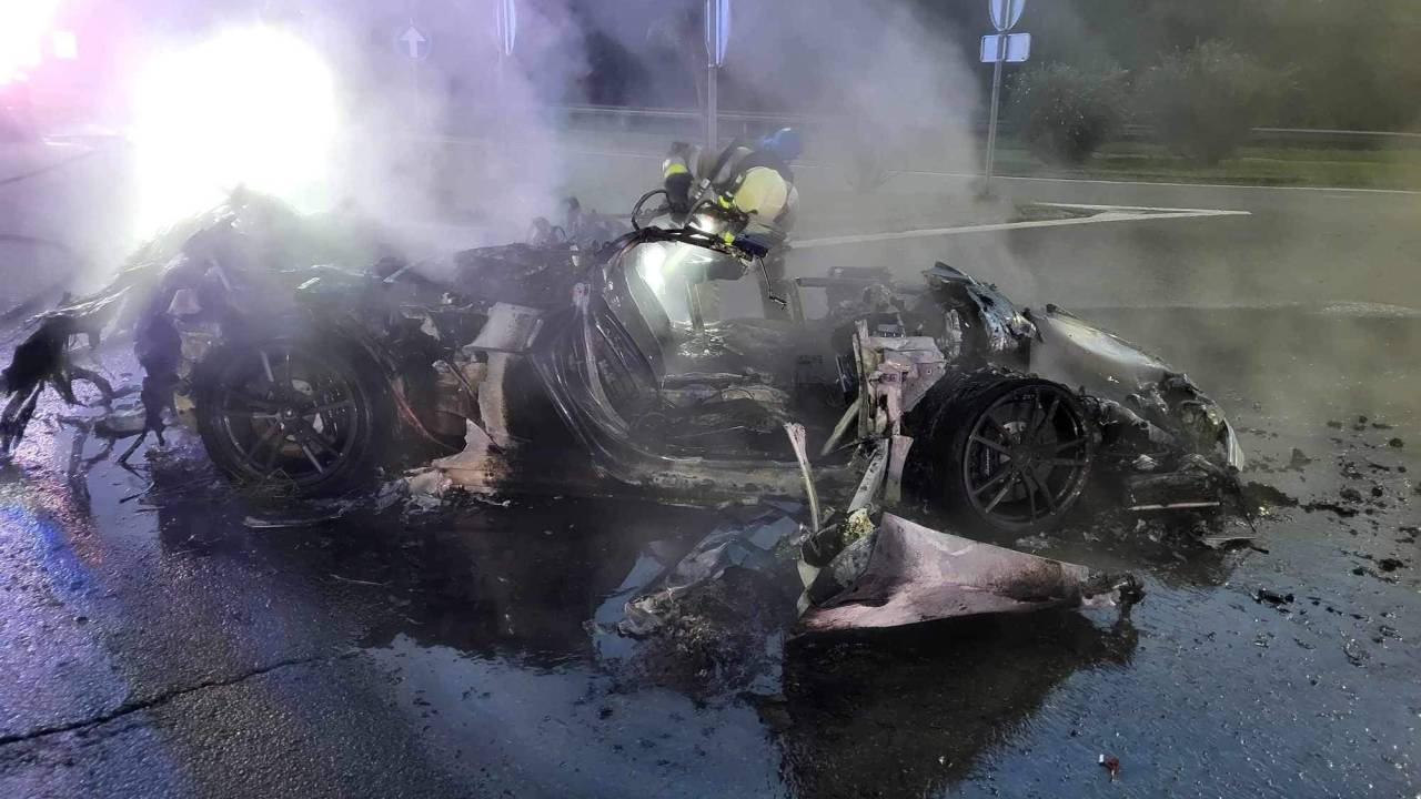 Aubange : une Lamborghini prend feu sur l'autoroute