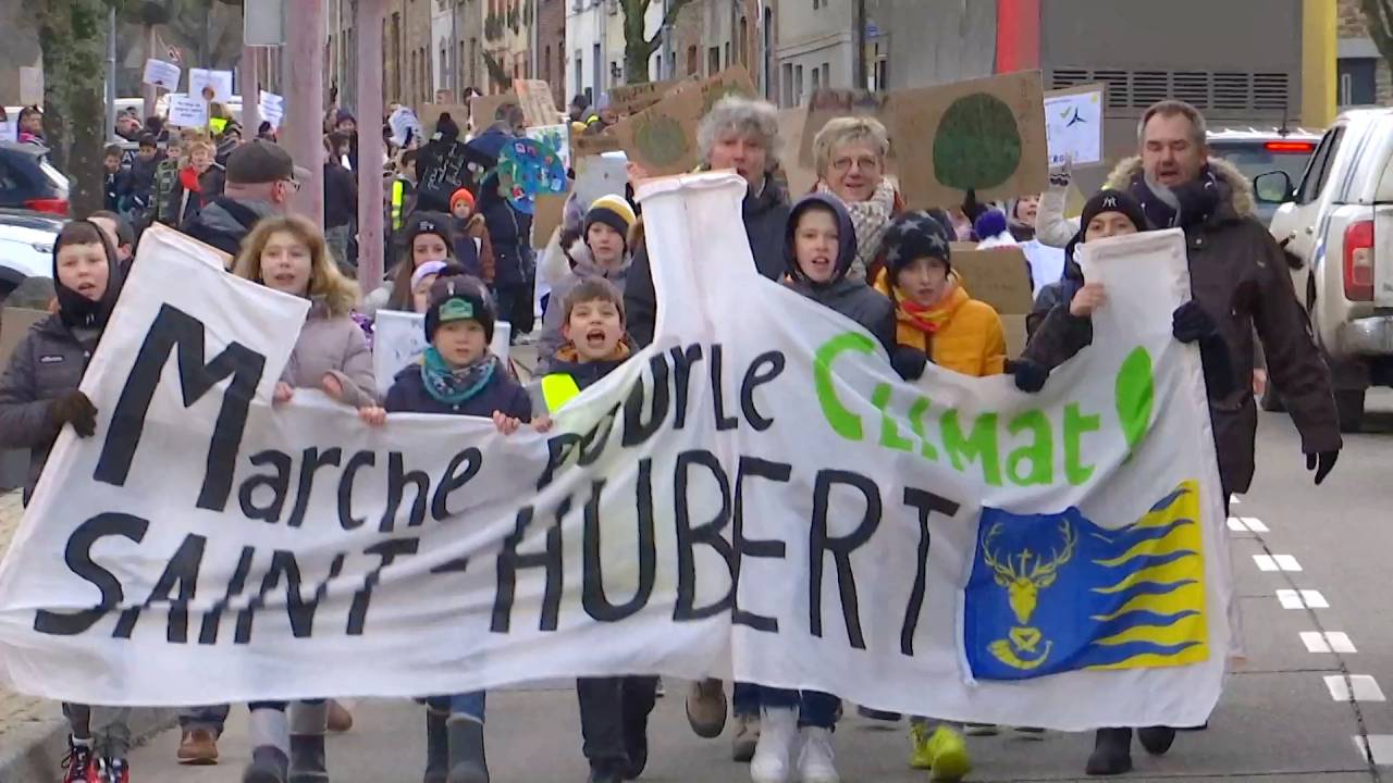 St-Hubert : les élèves du primaire ont marché pour le climat 
