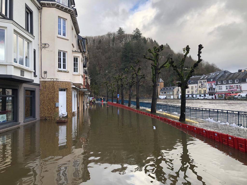 Bouillon : une trentaine d'habitations et de commerces sous eau