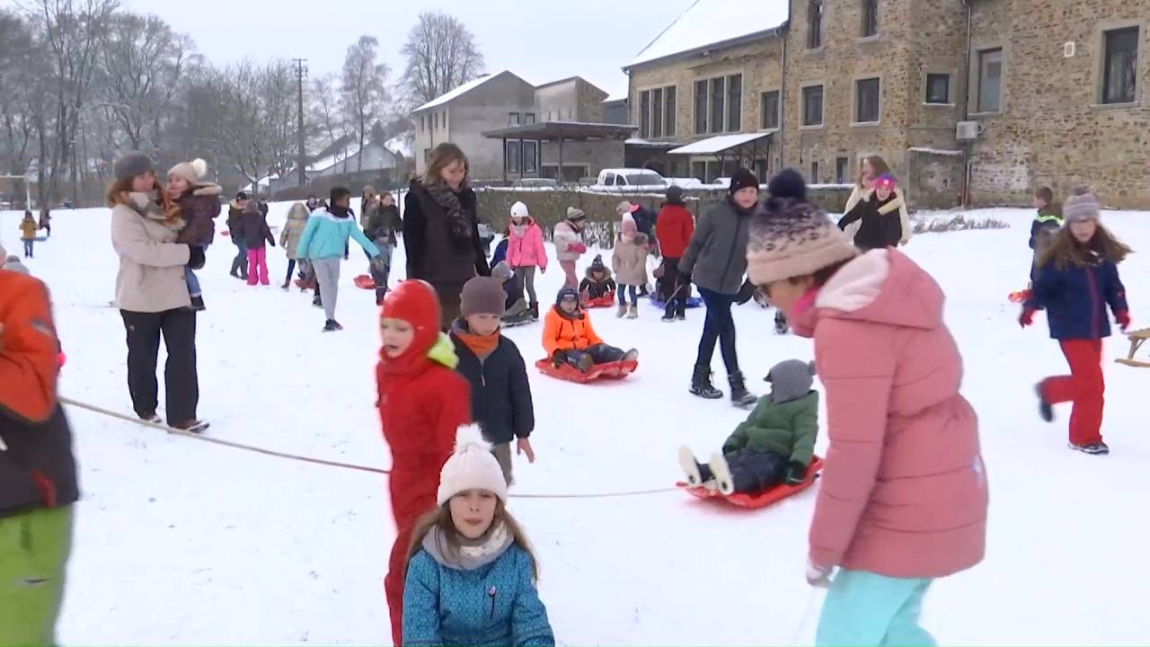 A Libin, comme dans beaucoup d'autres écoles, les enfants profitent des joies de la neige