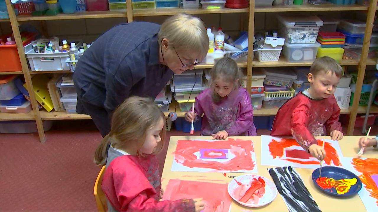 Houffalize: Véronique Komaï, autrice-illustratrice en visite en classe