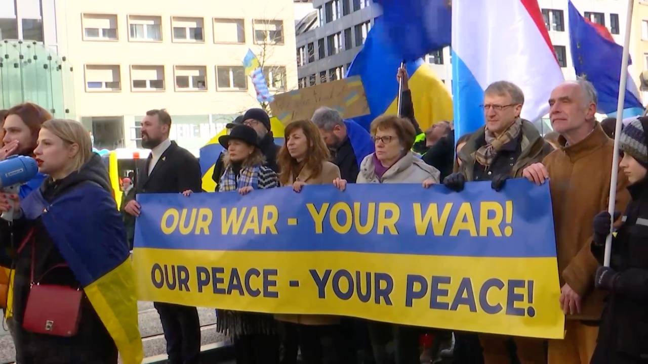 Près de 2000 manifestants pour soutenir l'Ukraine à Luxembourg
