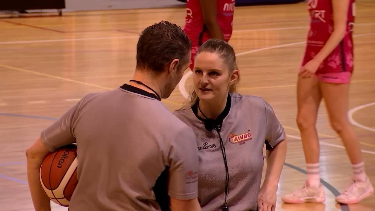 Finales AWBB : focus sur Clémence Diseur et Quentin Maréchal, deux arbitres de la province