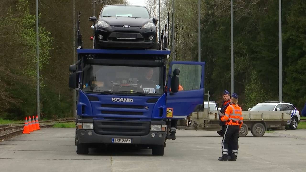 Sur 20 camions et leurs remorques contrôlés, 13 présentaient des défaillances (2 mineures, 9 majeures et 2 critiques)