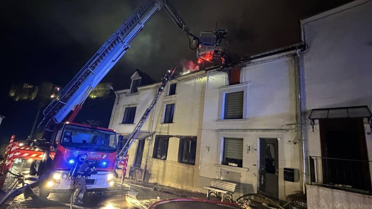 3 maisons en feu dans le centre de Bouillon