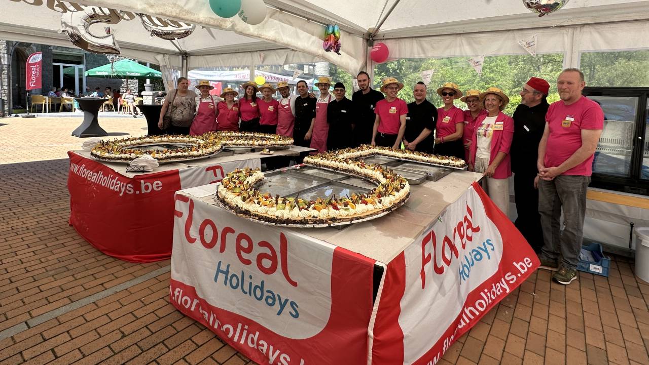 Un gâteau géant pour les 85 ans de Floreal et pour Viva For Life
