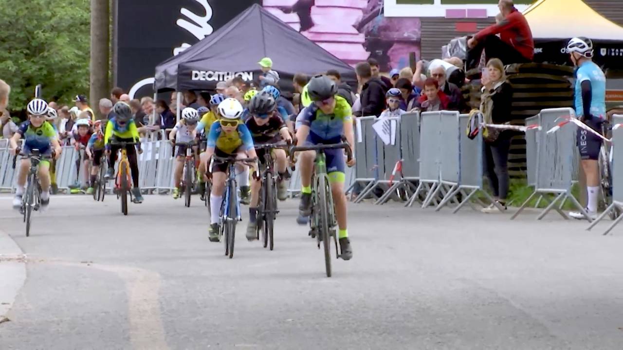 200 jeunes cyclistes au départ de la manche organisée par la section de Harre-Manhay du CC Chevigny