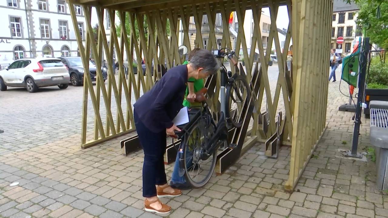 Neufchâteau :  une nouvelle piste cyclable et des abris pour les vélos électriques 