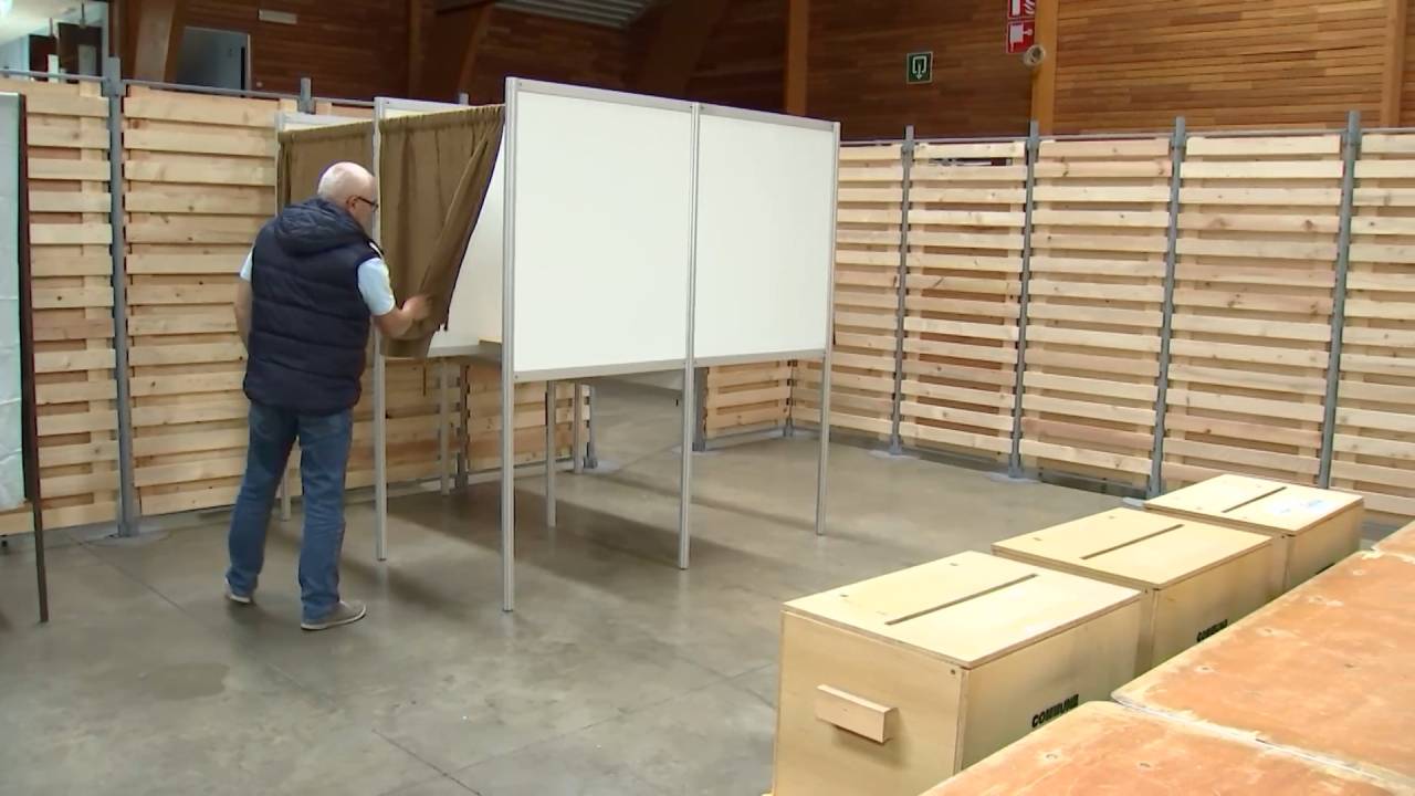 A Libramont, les derniers bureaux de vote sont installés. 