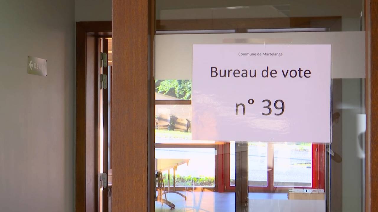 On a suivi la mise en place d'un bureau de vote à Martelange 