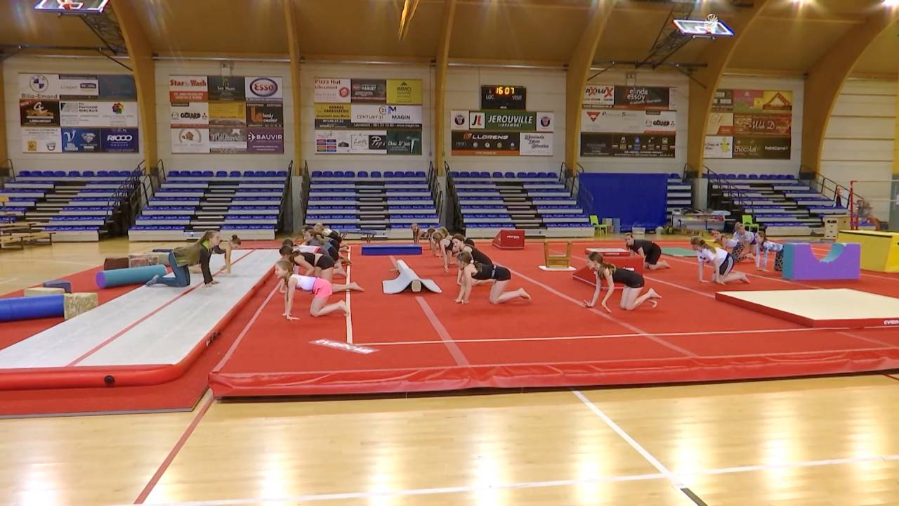 Faute de meilleures infrastructures, les gymnastes de "La Championne" doivent s'entraîner ailleurs