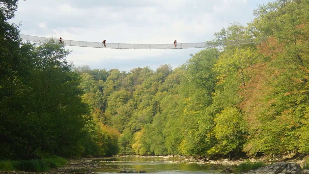 Vallée de la Semois: une passerelle himalayenne bientôt entre Sainte-Cécile et Les Epioux