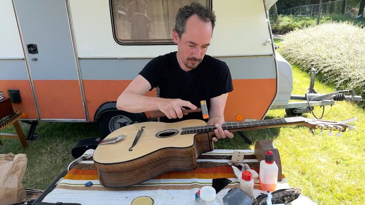 Un médecin des instruments de musique à l'AKDT
