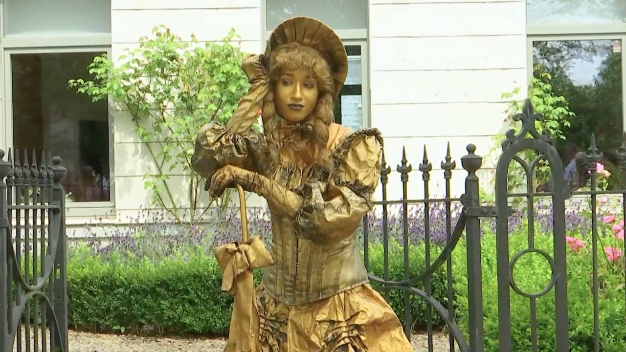 Les statues vivantes fascinent toujours autant