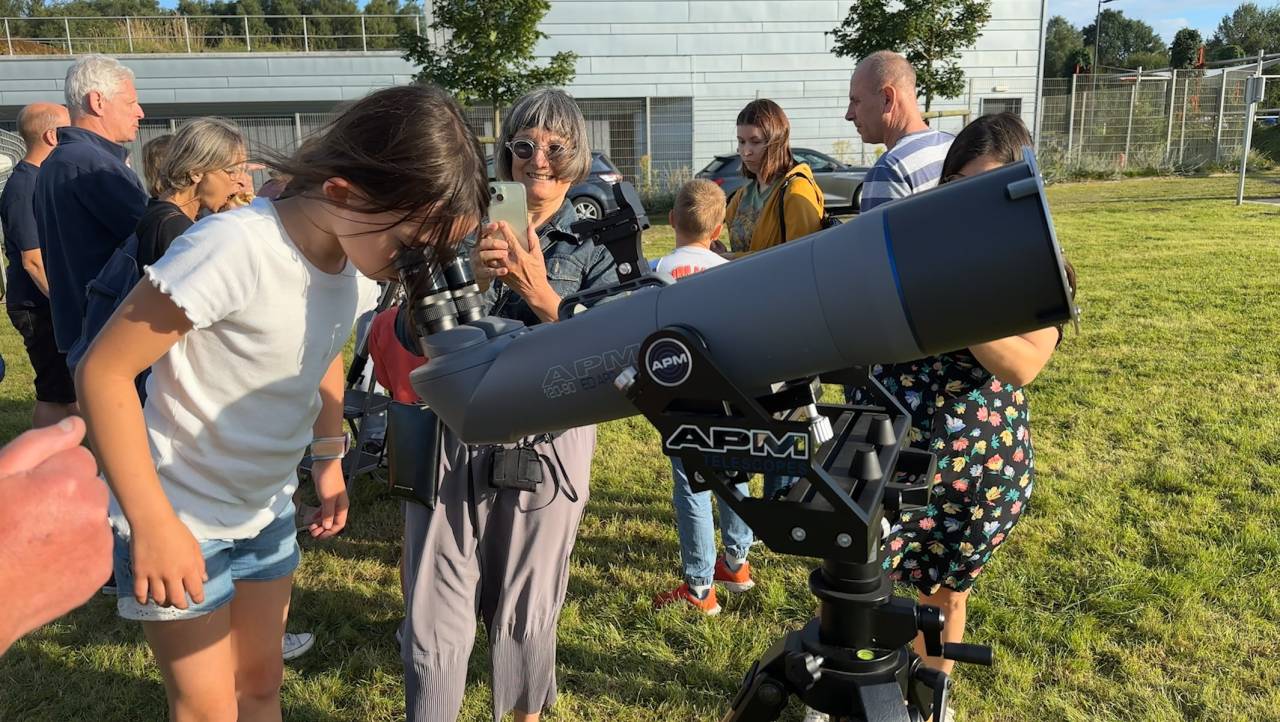 Des passionnés d'astronomie présents à l'Euro Space Center pour la nuit des étoiles