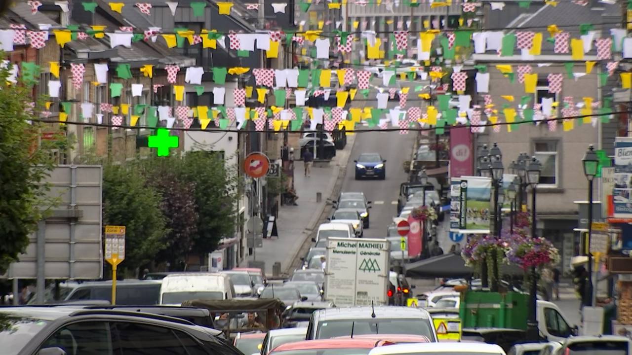 Bastogne parée pour le départ de la cinquième étape du Tour de France Femmes