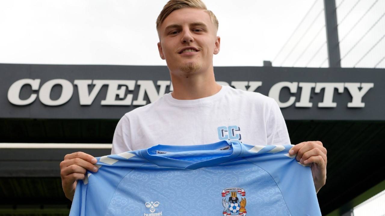 Norman Bassette signe à Coventry City