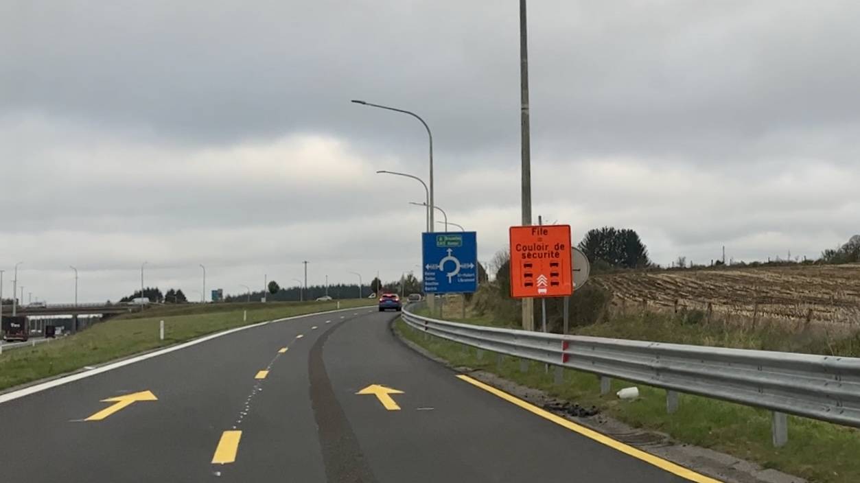 E411 : une double bande dans la sortie 25 pour éviter les files sur l'autoroute