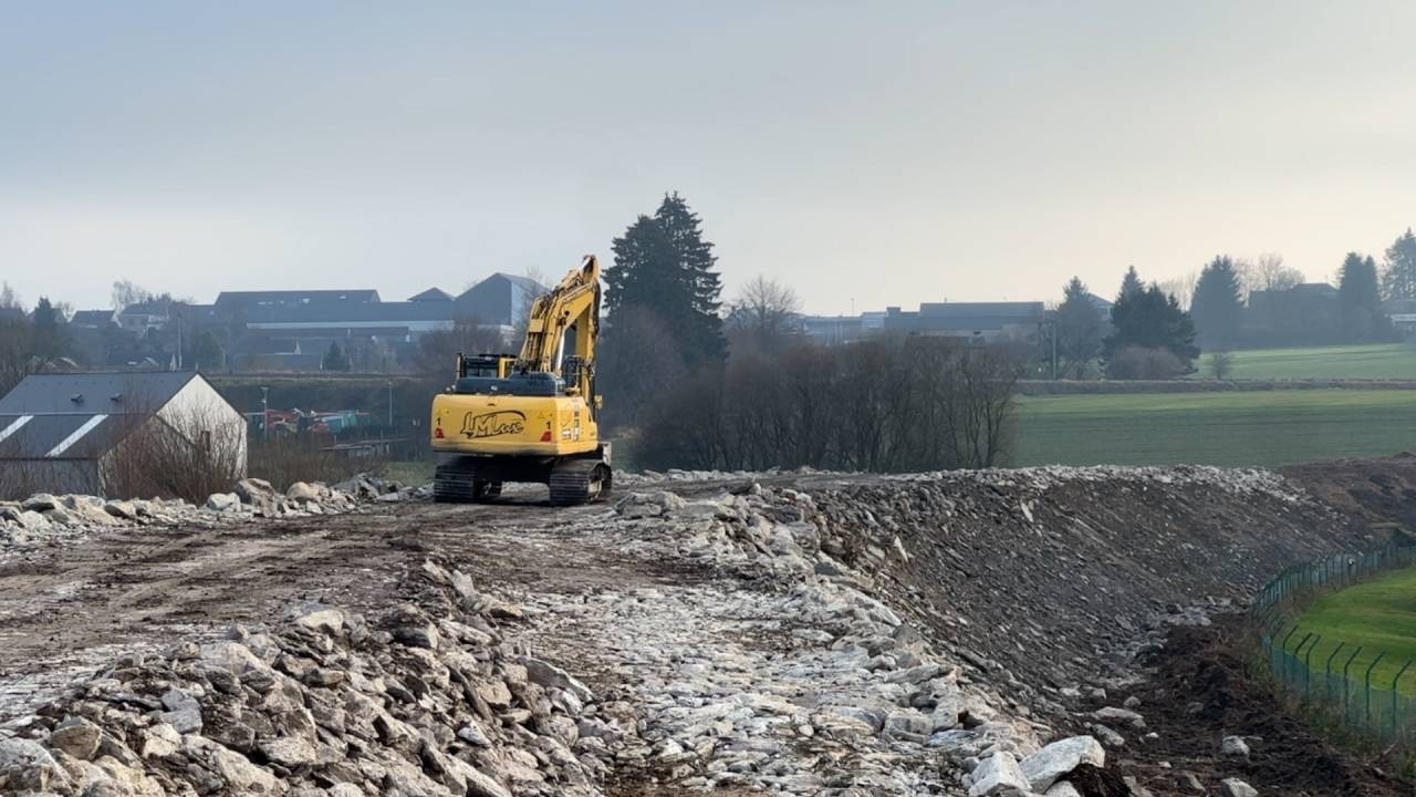 Infrabel construit une boucle pour relier la L162 et l'Athus-Meuse, en évitant le demi-tour en gare de Libramont