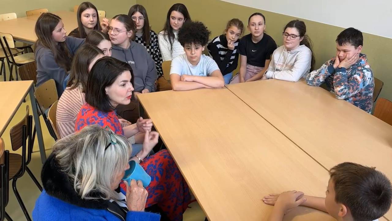 La Roche : la ministre Glatigny découvre les classes CAP de l'Institut Saint-Joseph/Sacré-Coeur