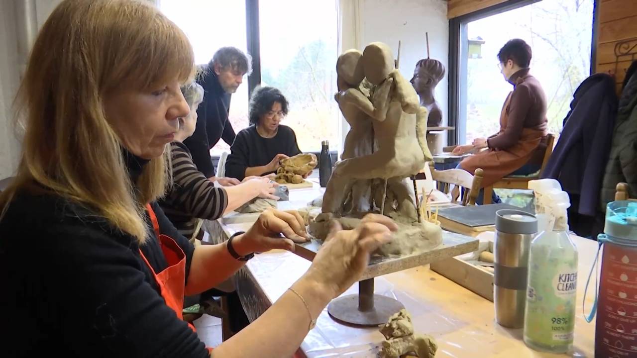 Apprendre à sculpter grâce aux Ateliers Gerny, à Humain