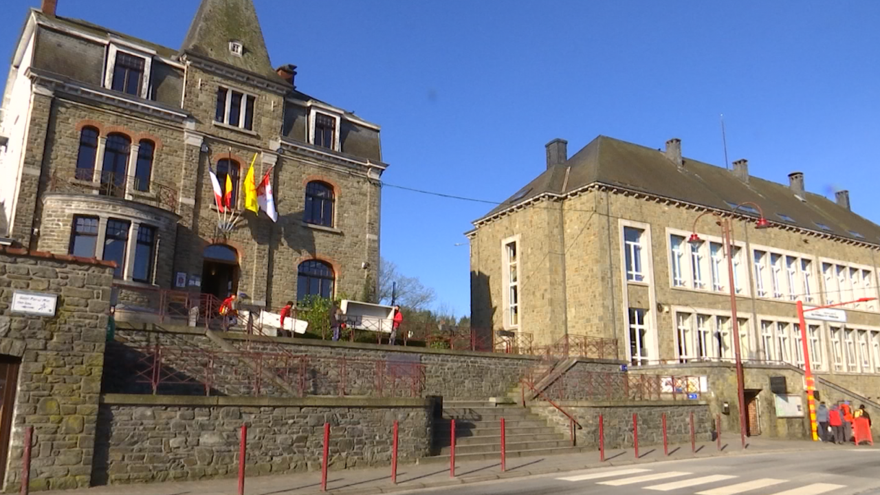 Rénovation de la maison communale de Houffalize: les employés déménagent!