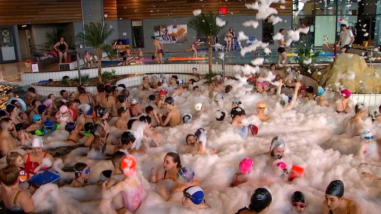 Gros succès pour la Mousse Party XXL à la piscine de Virton