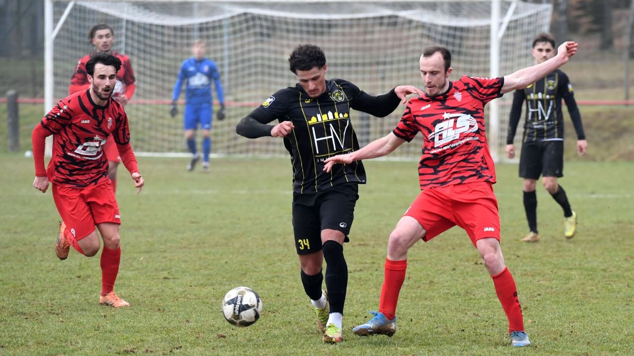 Habay-la-Neuve renoue avec le succès face à l'UR Namur, Mazure double buteur