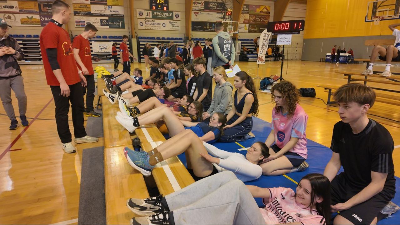 700 adolescents sensibilisés au sport et testés à Libramont par la Province et la HERS