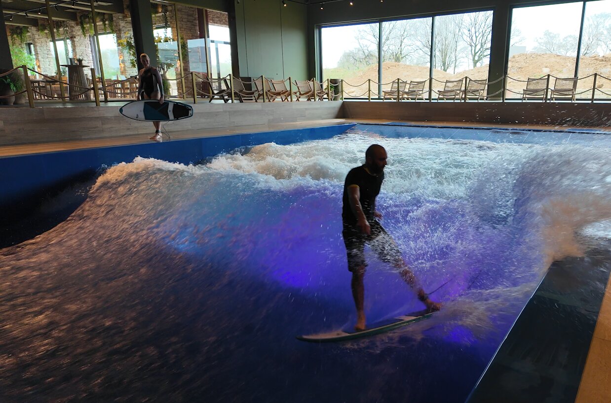 Un hôtel arlonais se dote d’un centre de surf intérieur