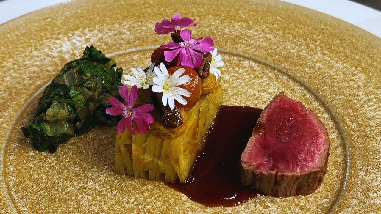 Filet de veau à la puttanesca : quand l’Italie rencontre le terroir dans l’assiette