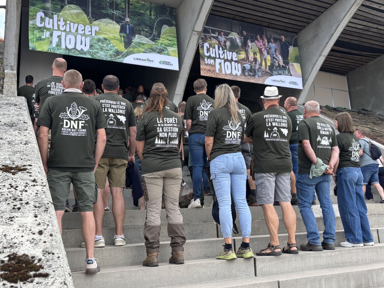 Des agents du Département Nature et Forêts manifestent leur inquiétude à la Foire de Libramont