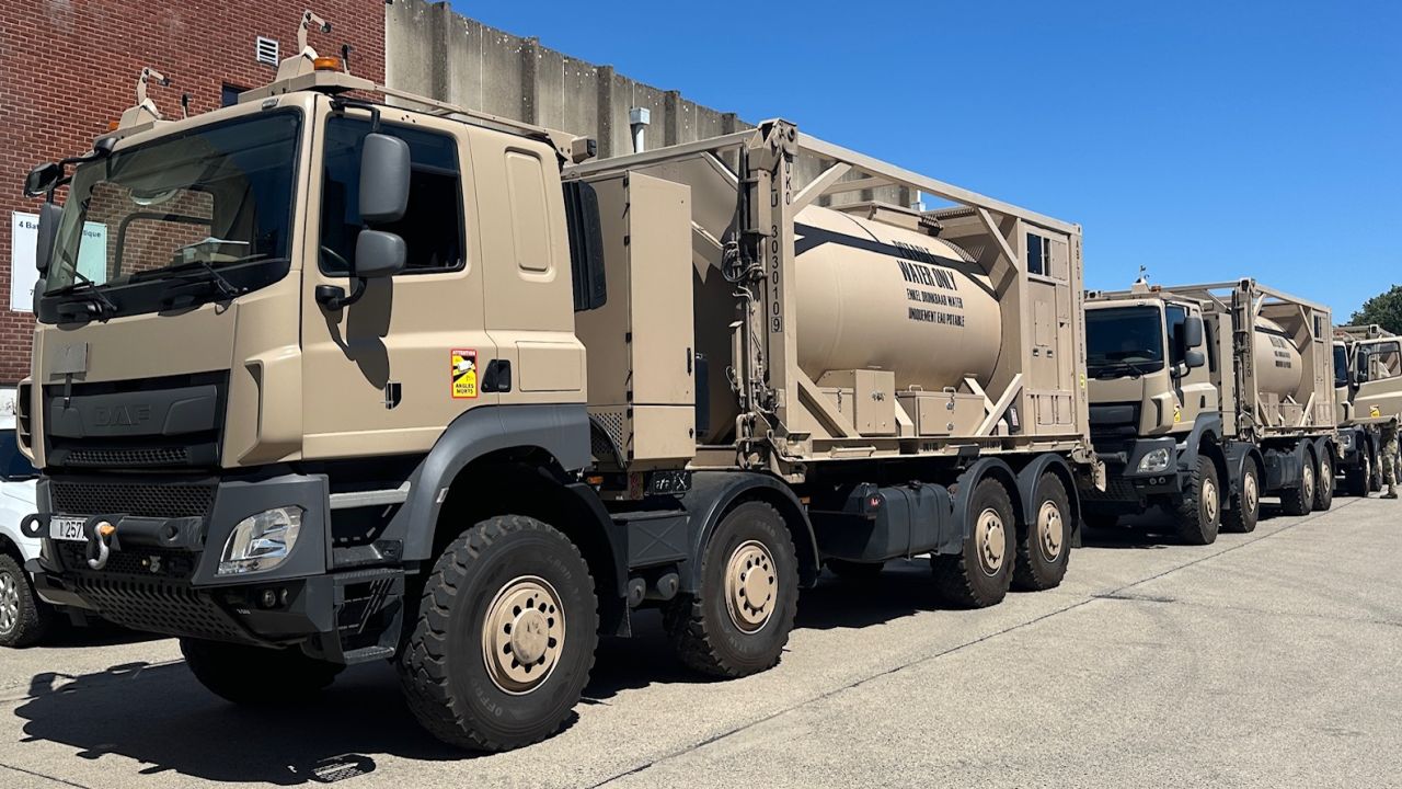 La Défense envoie neuf camions-citernes de 11.000 litres en Gironde pour soutenir la lutte contre les incendies