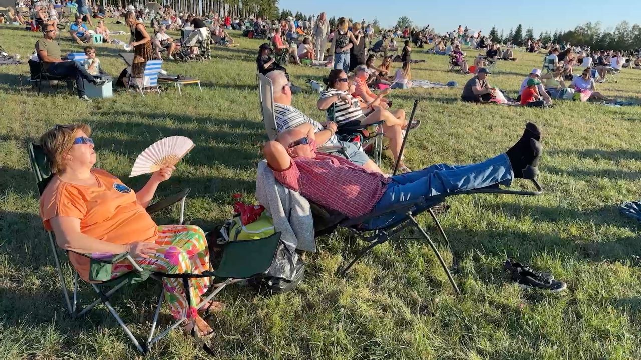 Affluence exceptionnelle pour observer l'éclipse à La Fosse