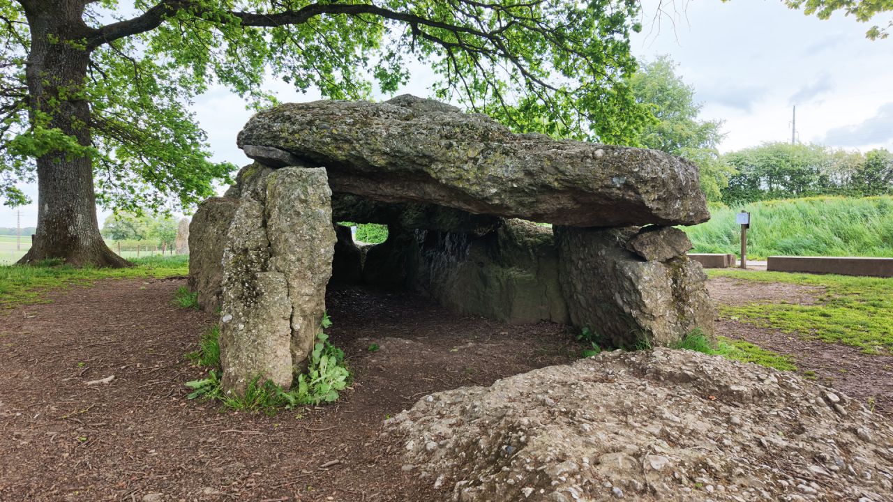 Wéris (Durbuy) coup de fraicheur pour le musée des Mégalithes et conférence sur les chasseurs-cueilleurs