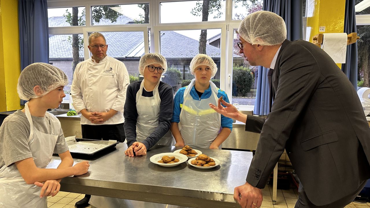 Le patron de l'enseignement officiel en visite à l'Athénée Royal de Bastogne