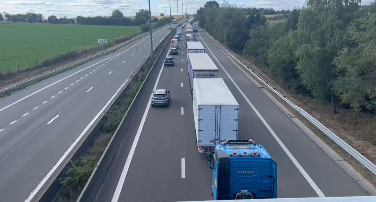Accident sur la E411 à hauteur de Ochamps-Jéhonville, l'autoroute fermée vers Bruxelles, l'hélico sur place