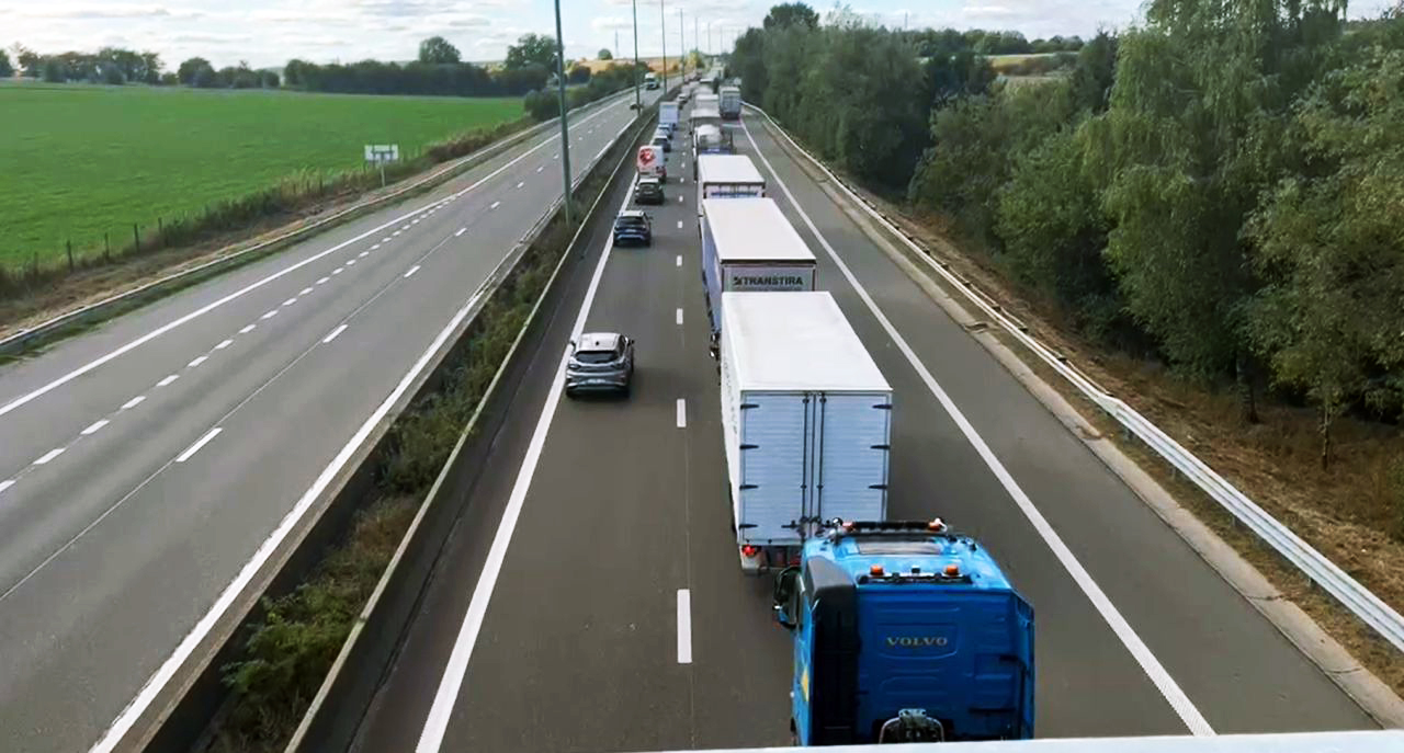 Accident sur la E411 à hauteur de Ochamps-Jéhonville, l'autoroute fermée vers Bruxelles, l'hélico sur place