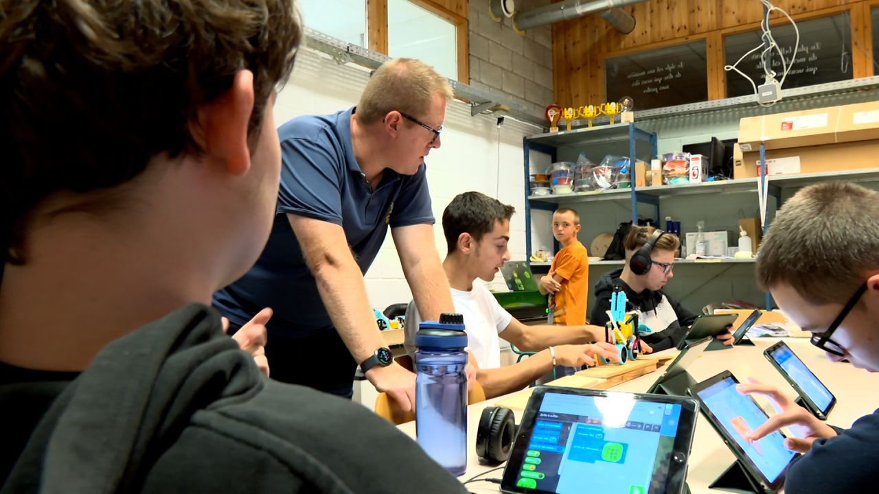 Barvaux : Thomas Roy reçoit le prix de l'Enseignant innovant de l'année grâce à son apprentissage par la technologie