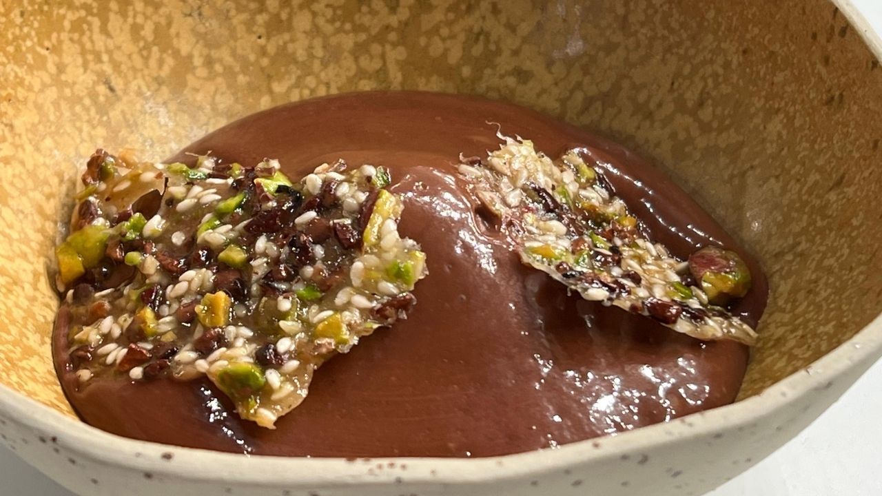 La mousse au chocolat fumée au tabac de la Semois de Darius Van Hoef du Primitif