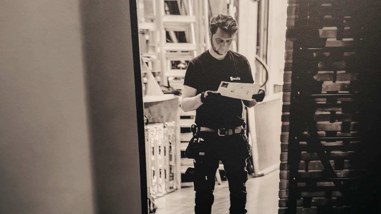 Scenography : plongée en noir et blanc dans les coulisses à Marche