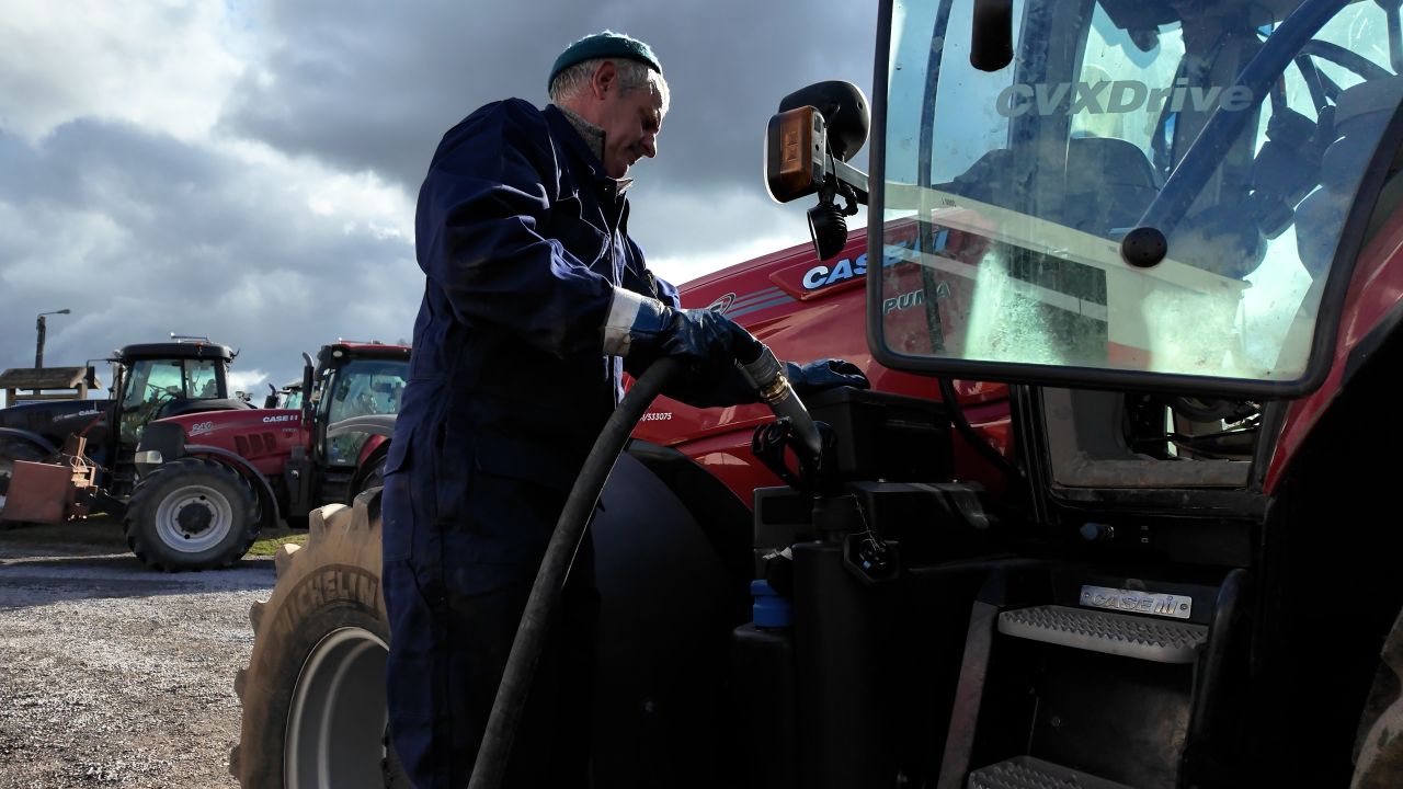 La commune de Wellin offre un plein de carburant aux agriculteurs ayant lutté contre l'incendie à Halma cet été