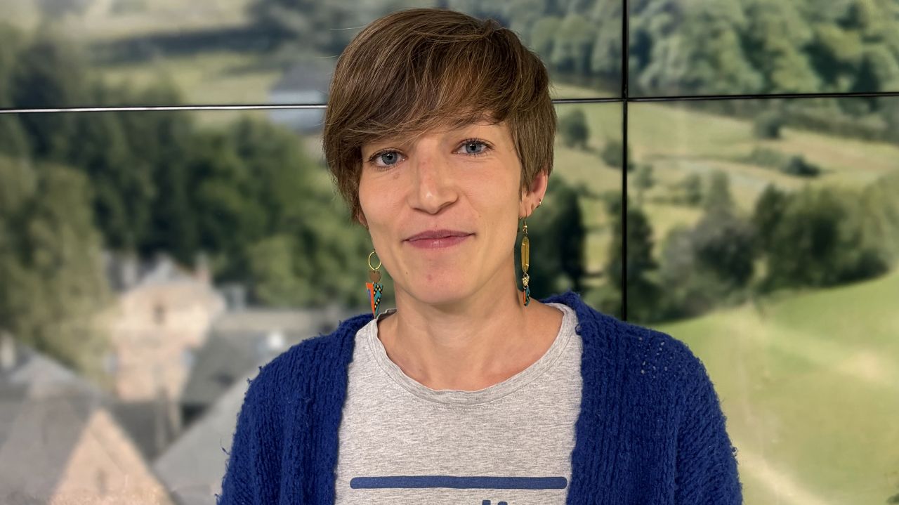 Mieux manger local à Bastogne : Evelyne Mélotte présente une caisse alimentaire commune dans la région