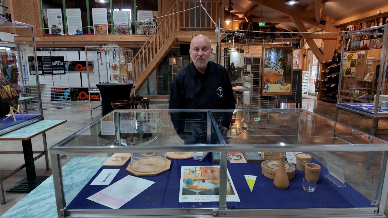 Avant l'ouverture de son musée consacré à Orval, Henri Schweisthal expose à Musson